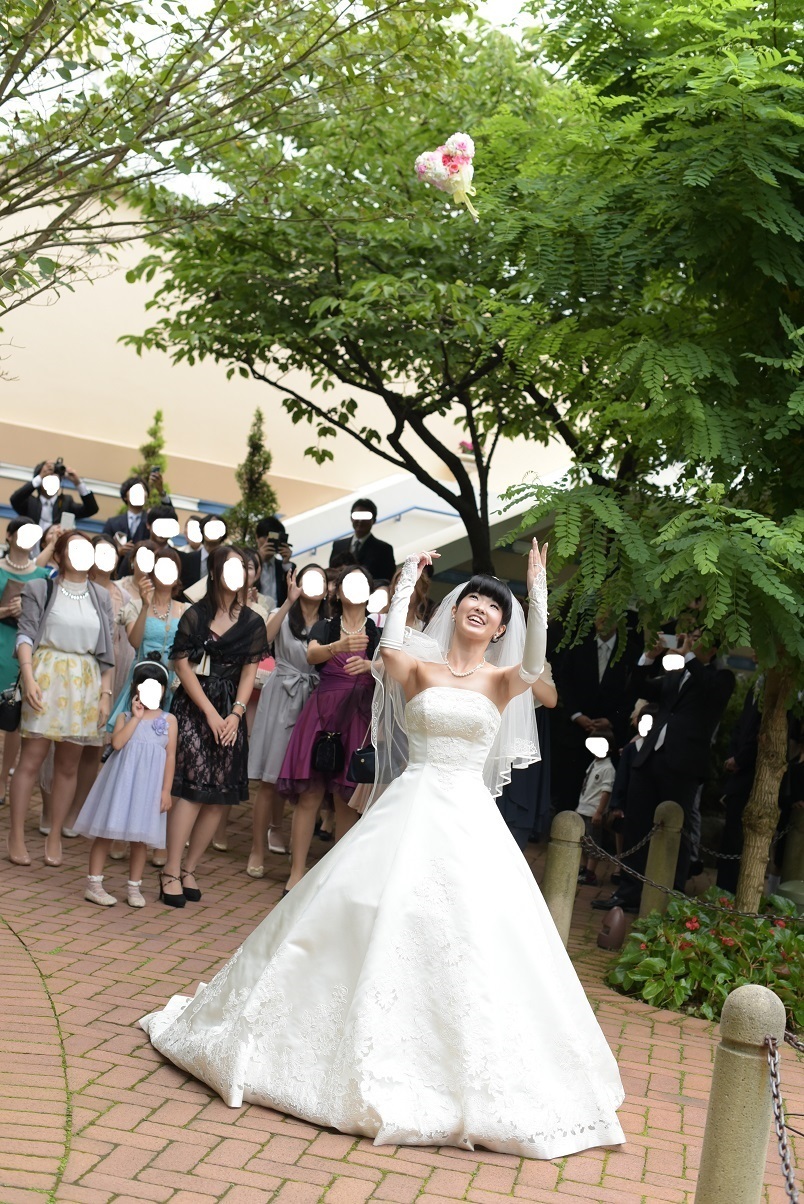 FTW@アンバサダーホテル当日レポ11～ブーケトス・フラワーシャワー～: 24歳貧乏夫婦が結婚式にミッキーを呼ぶまで