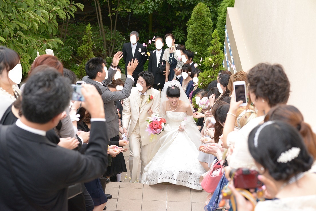 FTW@アンバサダーホテル当日レポ11～ブーケトス・フラワーシャワー～: 24歳貧乏夫婦が結婚式にミッキーを呼ぶまで